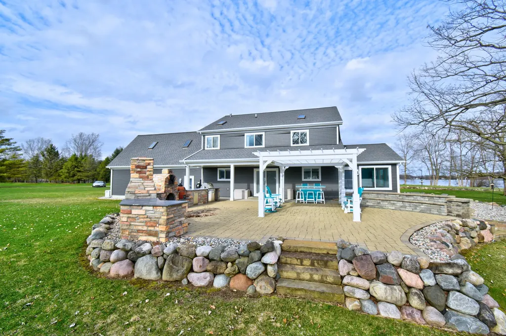 1291 S Queensway Drive Unknown City MI 48893