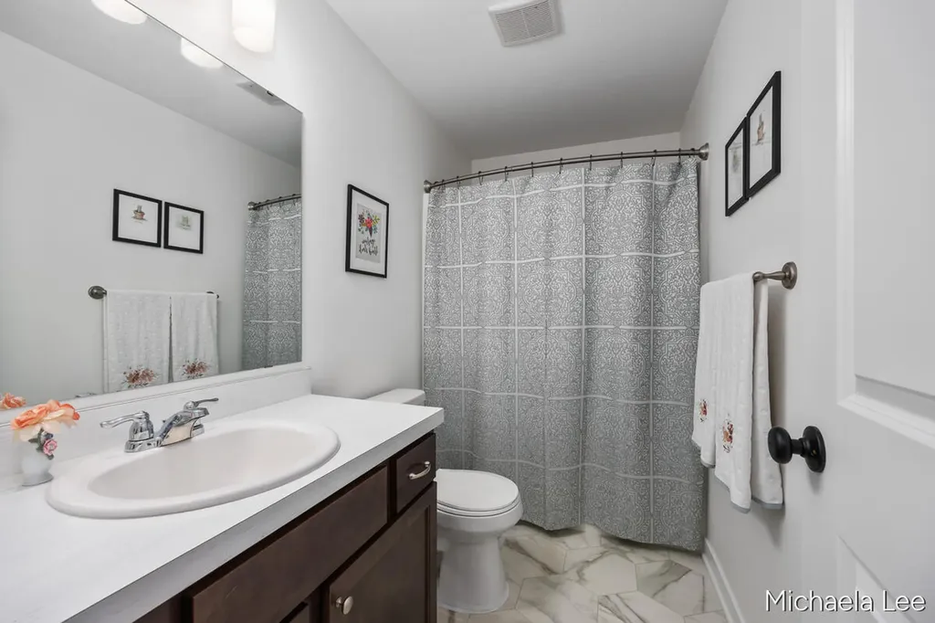 1548 N Village Circle Oshtemo Charter Township MI 49009
