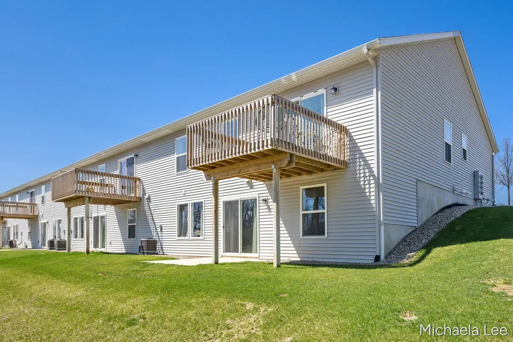1548 N Village Circle Oshtemo Charter Township MI 49009
