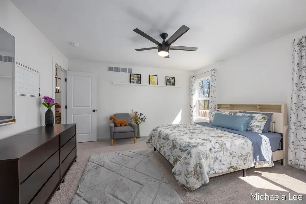 1548 N Village Circle Oshtemo Charter Township MI 49009