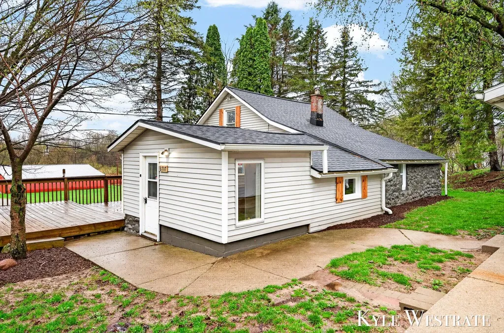 6707 Lessiter Road NE Grattan Township MI 48809