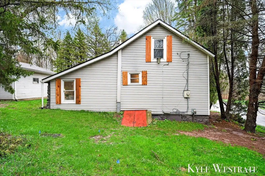 6707 Lessiter Road NE Grattan Township MI 48809