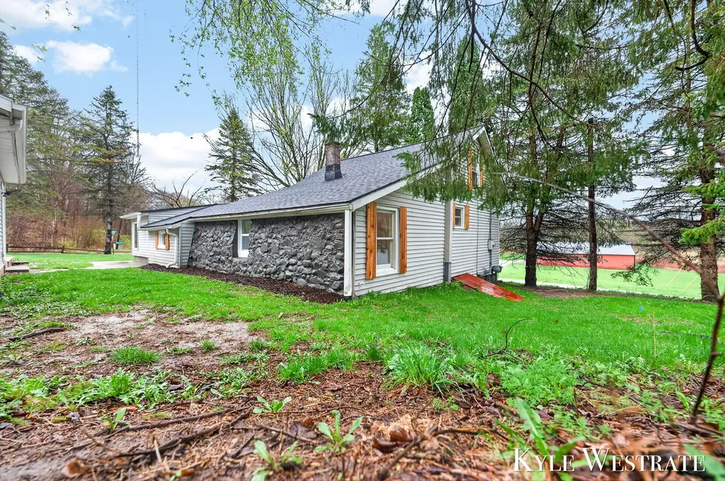 6707 Lessiter Road NE Grattan Township MI 48809