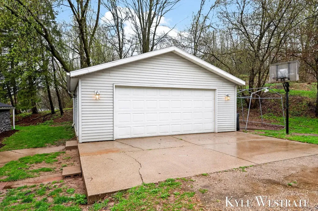 6707 Lessiter Road NE Grattan Township MI 48809