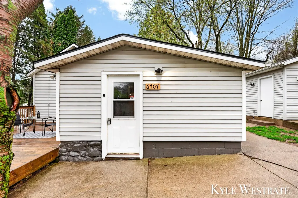 6707 Lessiter Road NE Grattan Township MI 48809