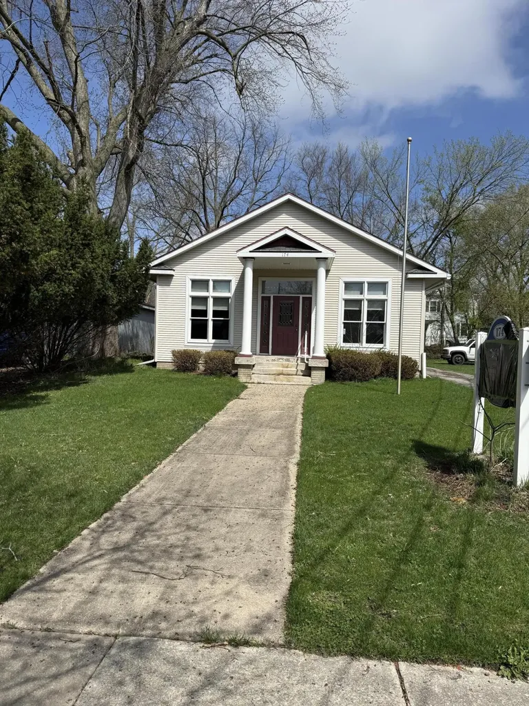 174 E Adams Street Ionia City MI 48846
