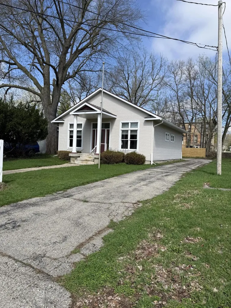 174 E Adams Street Ionia City MI 48846