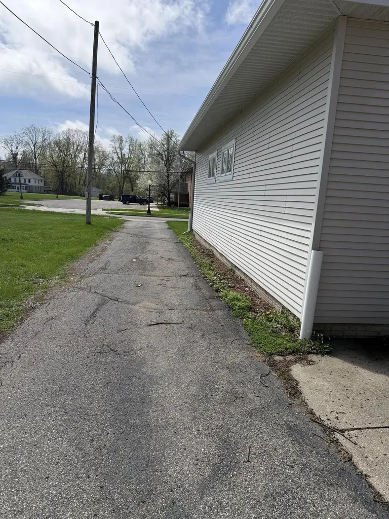 174 E Adams Street Ionia City MI 48846
