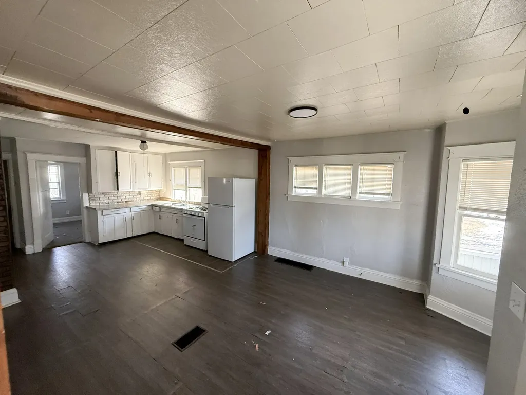 866 Fleming Avenue Muskegon City MI 49442