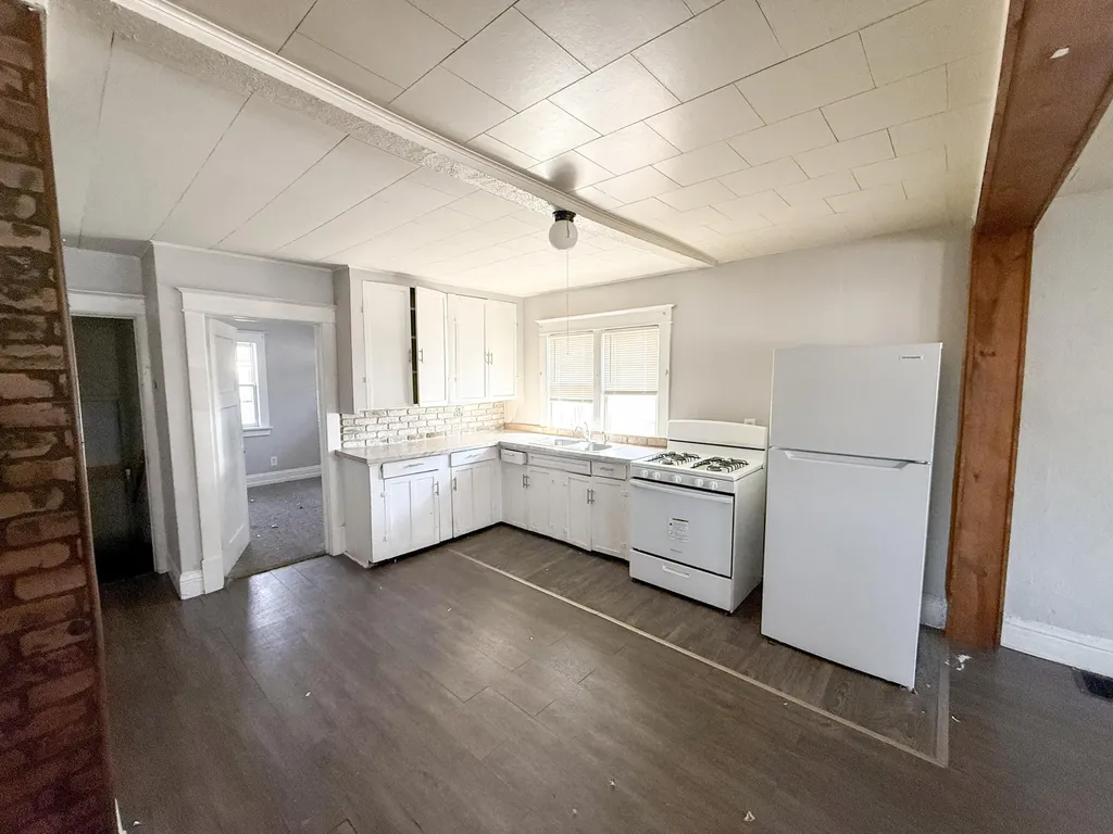 866 Fleming Avenue Muskegon City MI 49442