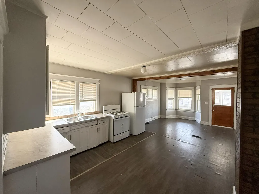 866 Fleming Avenue Muskegon City MI 49442