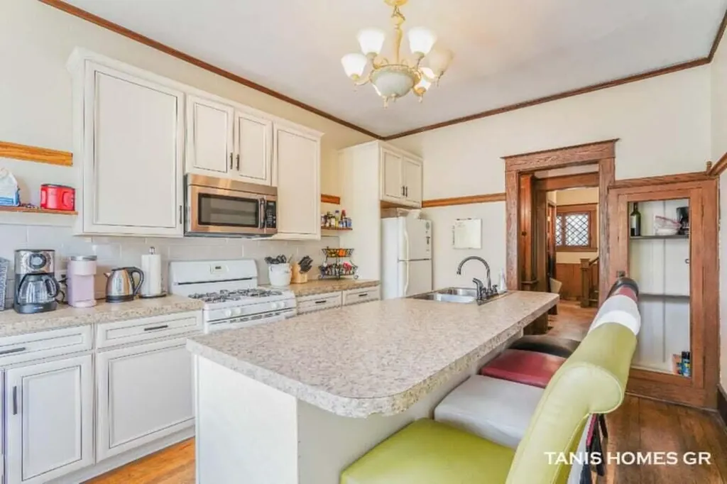 201 Lafayette Avenue NE Grand Rapids City MI 49503