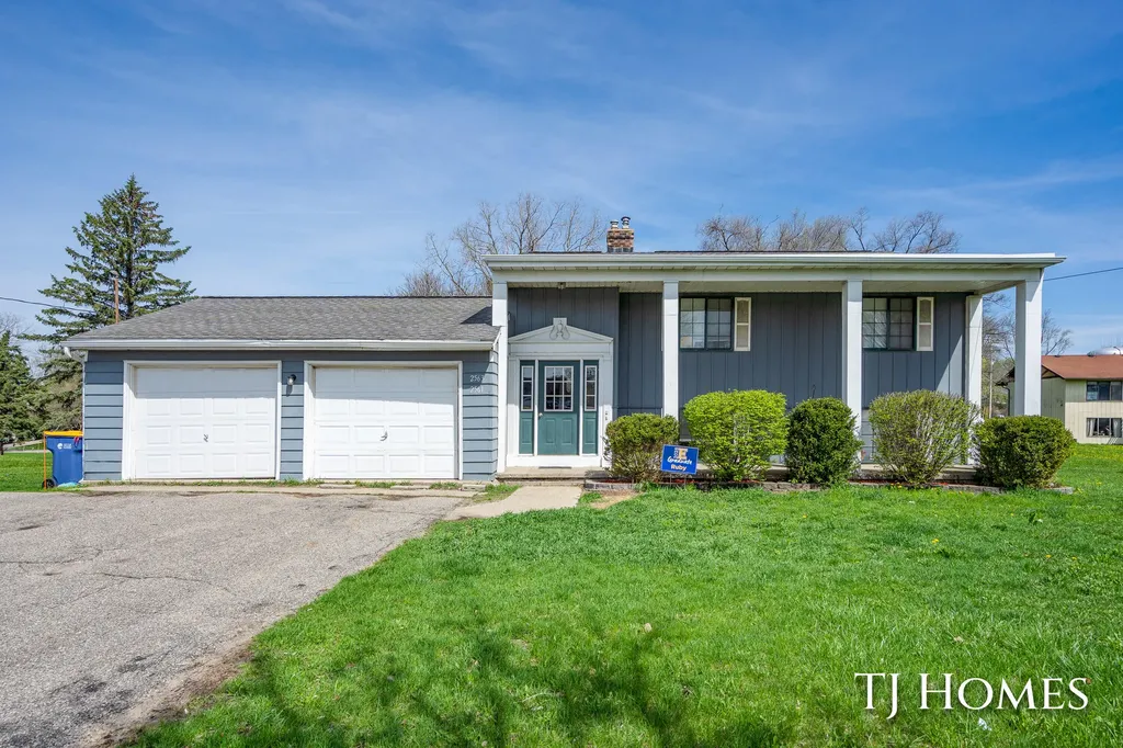 2561-2563 Burton Street SE Grand Rapids City MI 49546