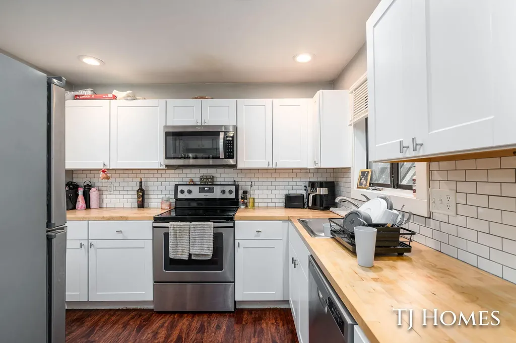 2561-2563 Burton Street SE Grand Rapids City MI 49546