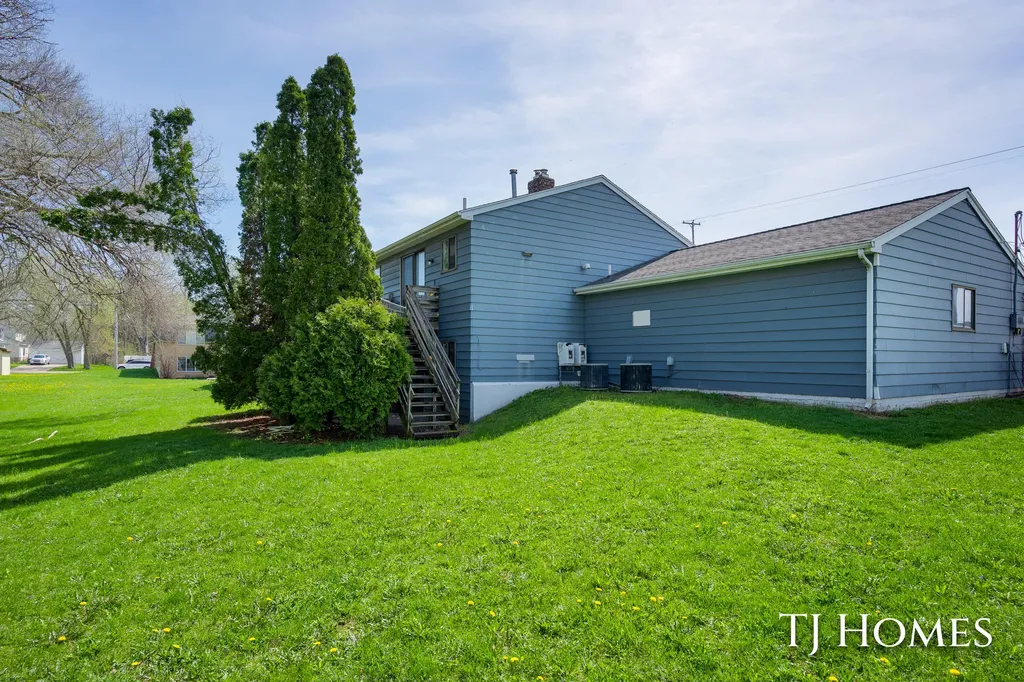 2561-2563 Burton Street SE Grand Rapids City MI 49546
