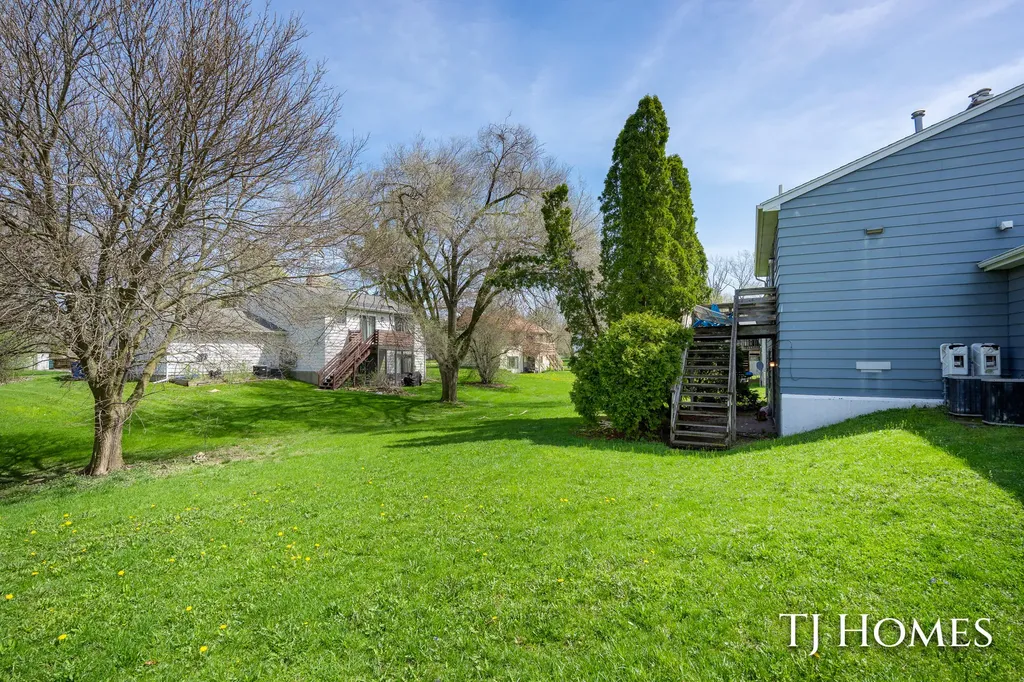 2561-2563 Burton Street SE Grand Rapids City MI 49546