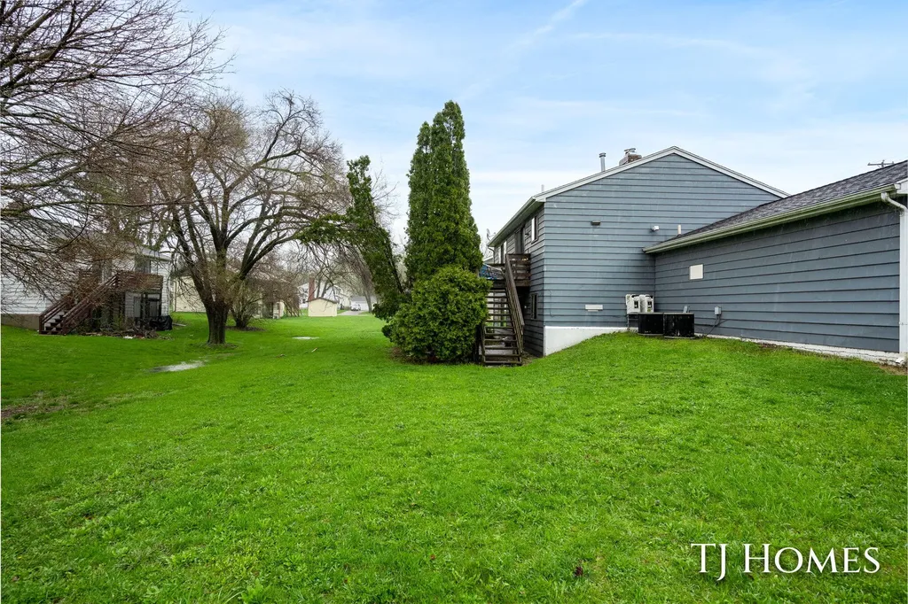 2561-2563 Burton Street SE Grand Rapids City MI 49546