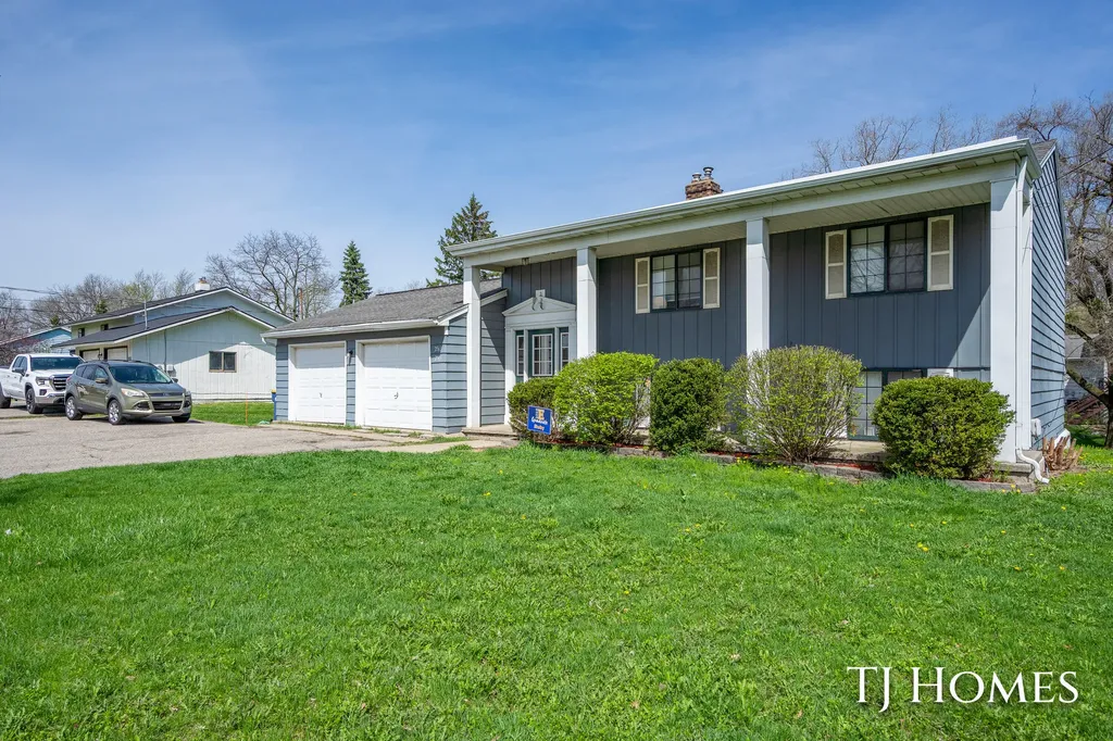 2561-2563 Burton Street SE Grand Rapids City MI 49546