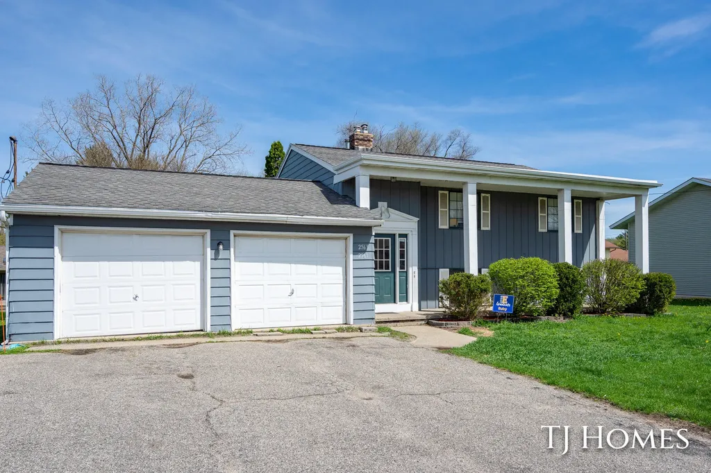 2561-2563 Burton Street SE Grand Rapids City MI 49546