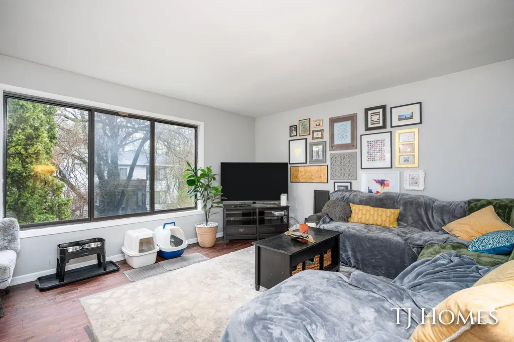 2561-2563 Burton Street SE Grand Rapids City MI 49546