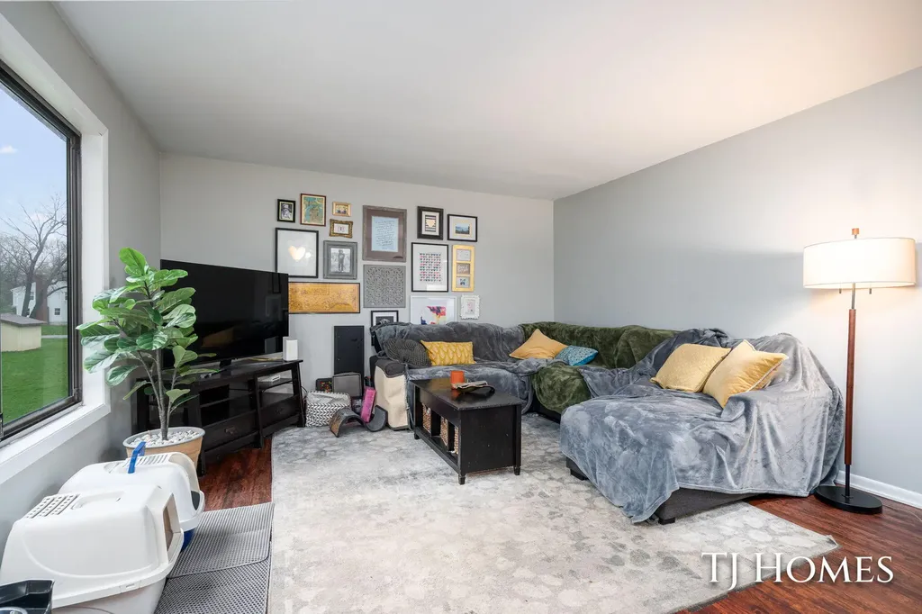 2561-2563 Burton Street SE Grand Rapids City MI 49546