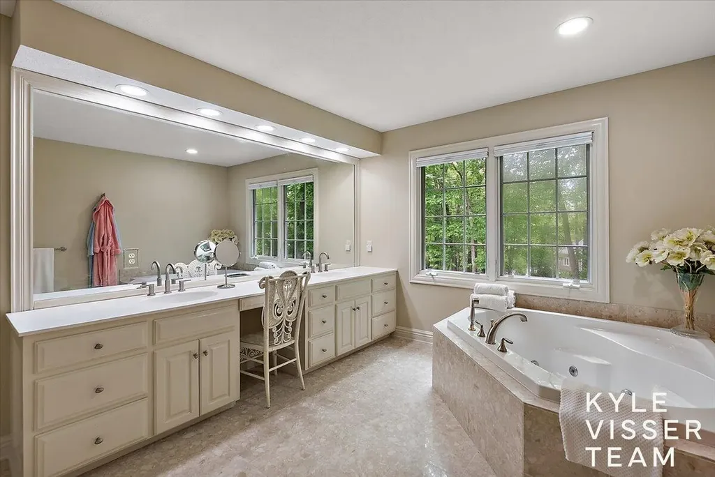 4608 Old Grand River Trail NE Grand Rapids Charter Township MI 49301