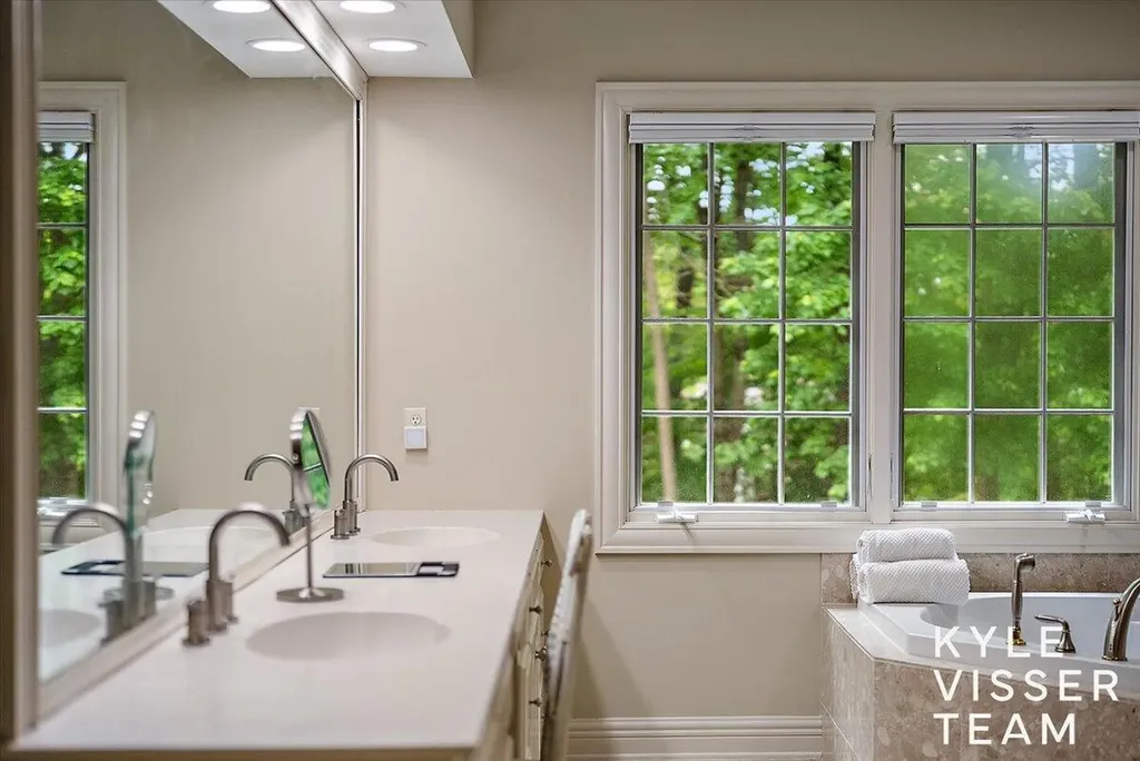 4608 Old Grand River Trail NE Grand Rapids Charter Township MI 49301