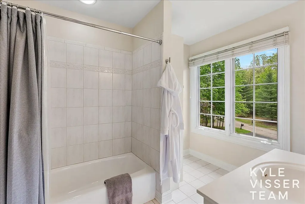 4608 Old Grand River Trail NE Grand Rapids Charter Township MI 49301