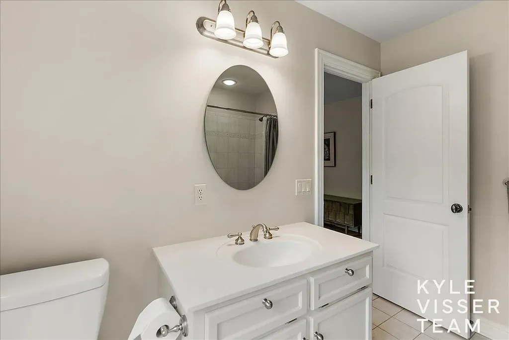 4608 Old Grand River Trail NE Grand Rapids Charter Township MI 49301