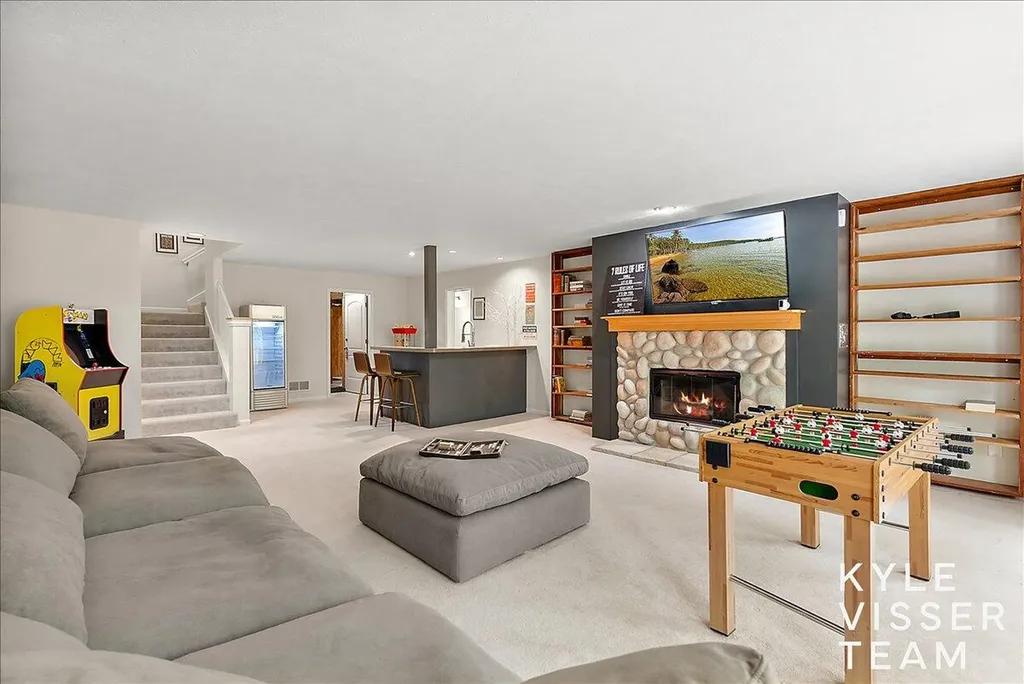 4608 Old Grand River Trail NE Grand Rapids Charter Township MI 49301