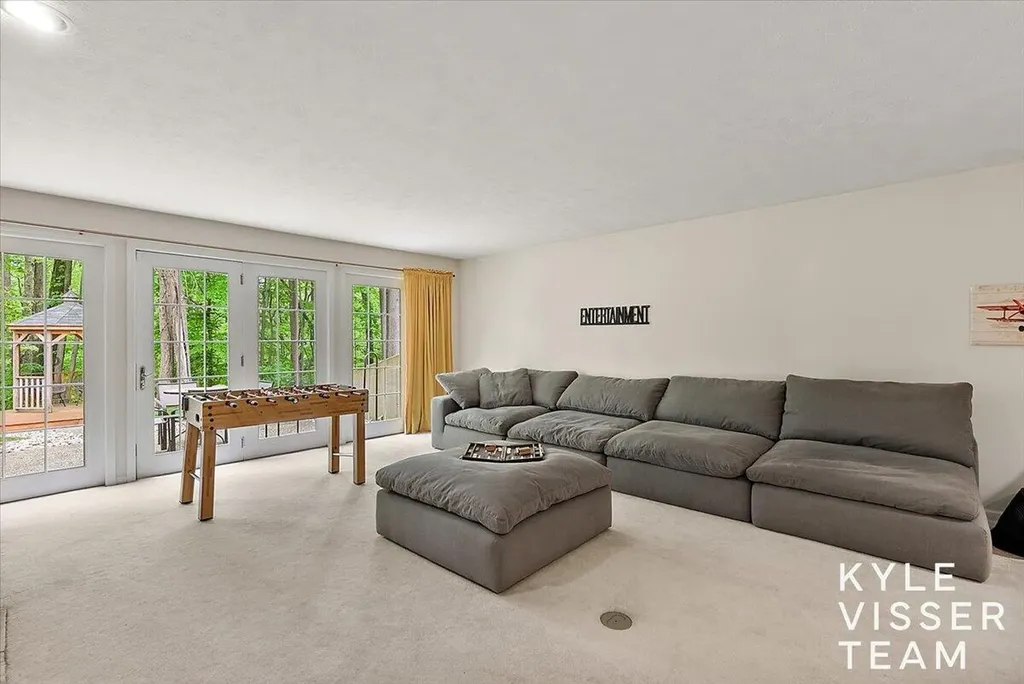 4608 Old Grand River Trail NE Grand Rapids Charter Township MI 49301