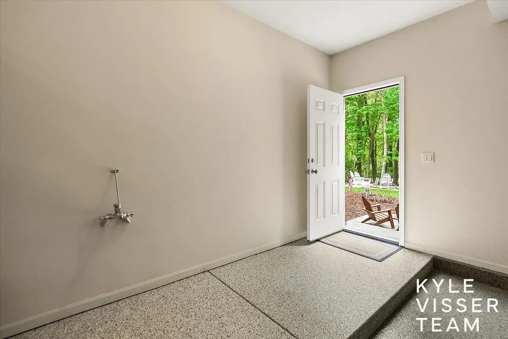 4608 Old Grand River Trail NE Grand Rapids Charter Township MI 49301