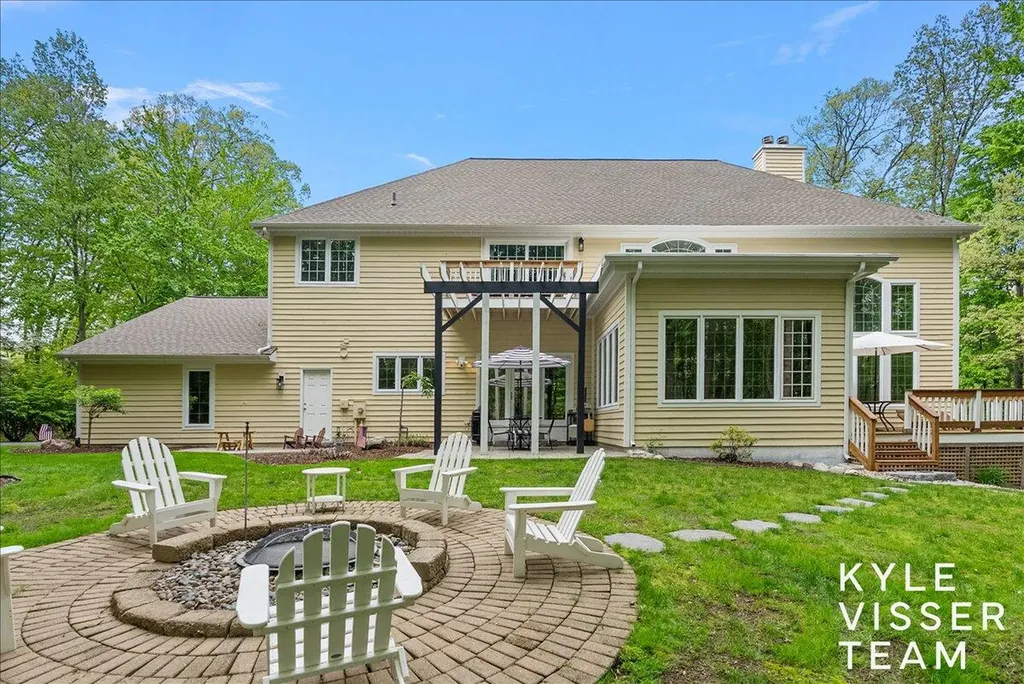 4608 Old Grand River Trail NE Grand Rapids Charter Township MI 49301