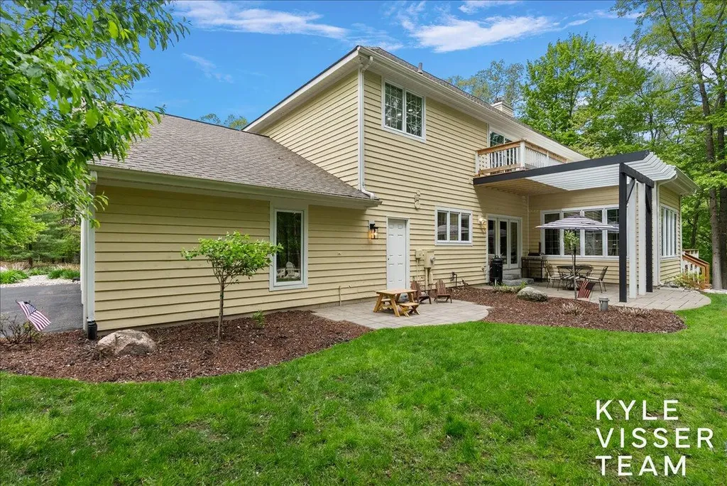 4608 Old Grand River Trail NE Grand Rapids Charter Township MI 49301