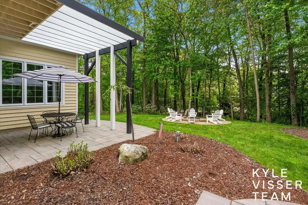 4608 Old Grand River Trail NE Grand Rapids Charter Township MI 49301