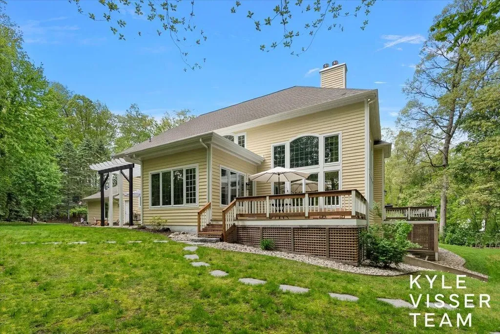 4608 Old Grand River Trail NE Grand Rapids Charter Township MI 49301