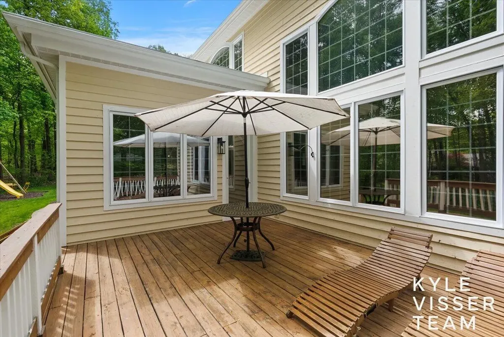 4608 Old Grand River Trail NE Grand Rapids Charter Township MI 49301