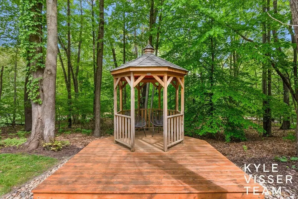 4608 Old Grand River Trail NE Grand Rapids Charter Township MI 49301