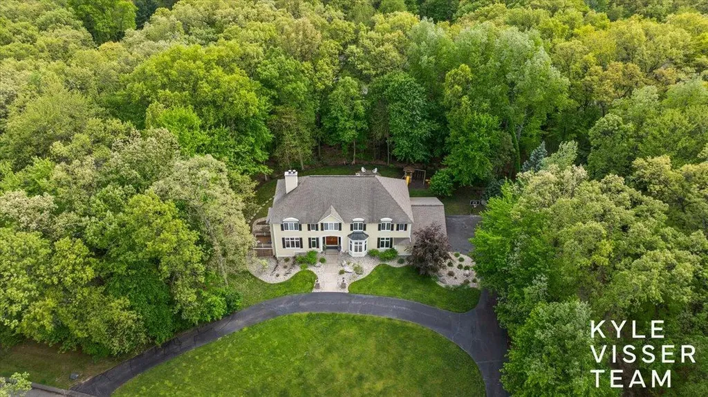 4608 Old Grand River Trail NE Grand Rapids Charter Township MI 49301