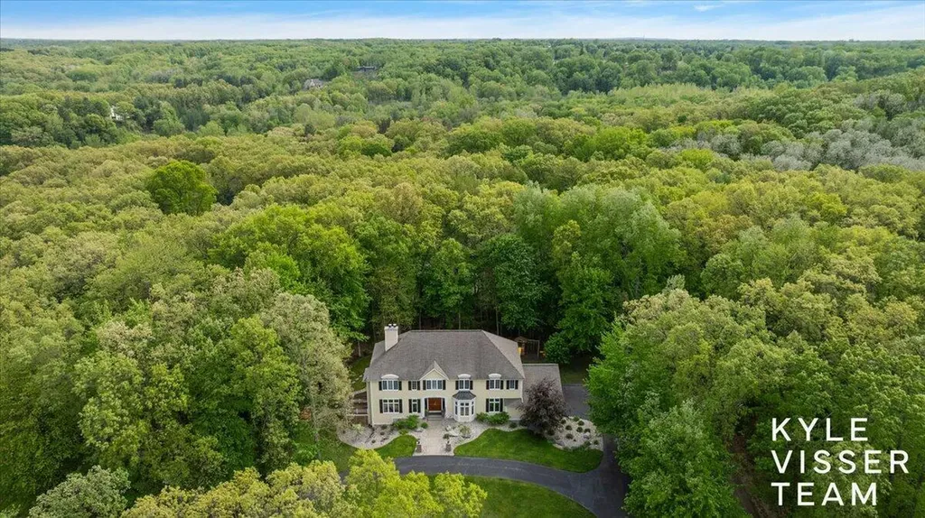 4608 Old Grand River Trail NE Grand Rapids Charter Township MI 49301