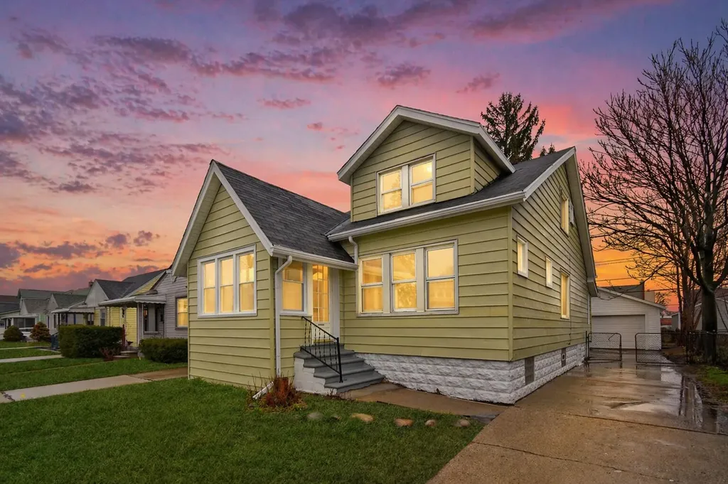 345 E Goulson Avenue Hazel Park City MI 48030