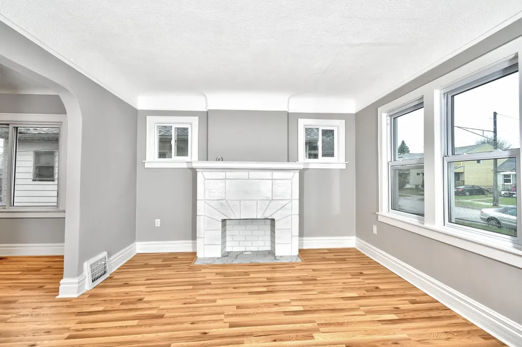 345 E Goulson Avenue Hazel Park City MI 48030