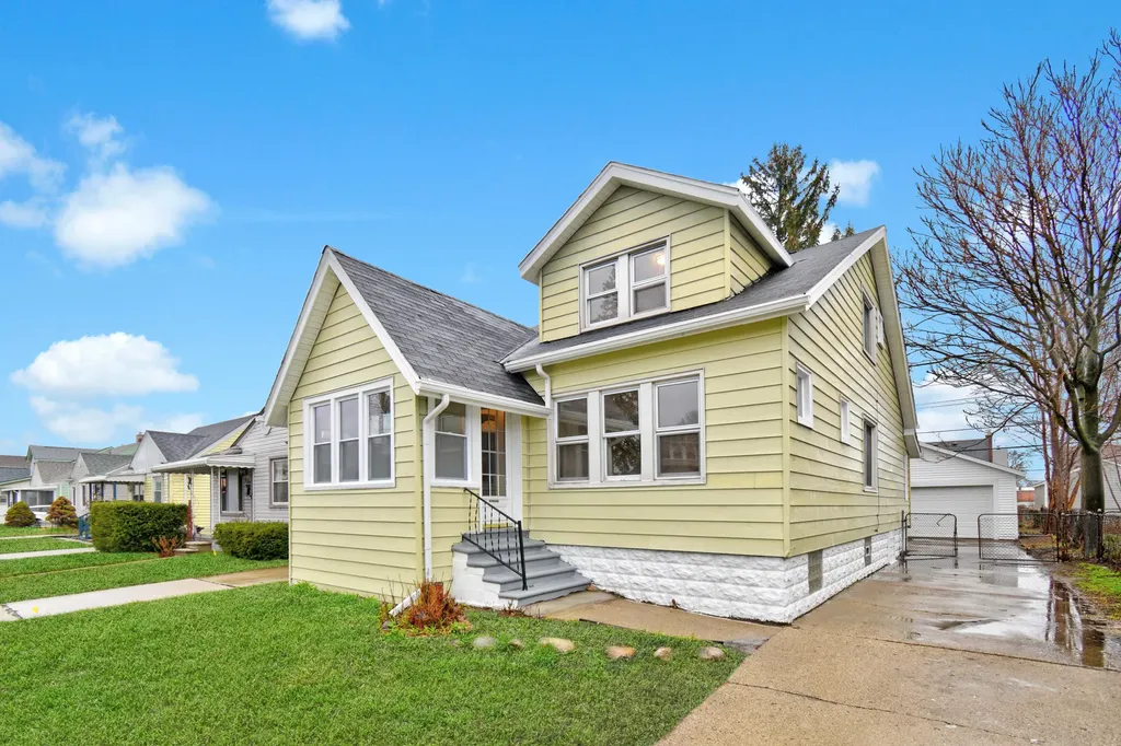 345 E Goulson Avenue Hazel Park City MI 48030