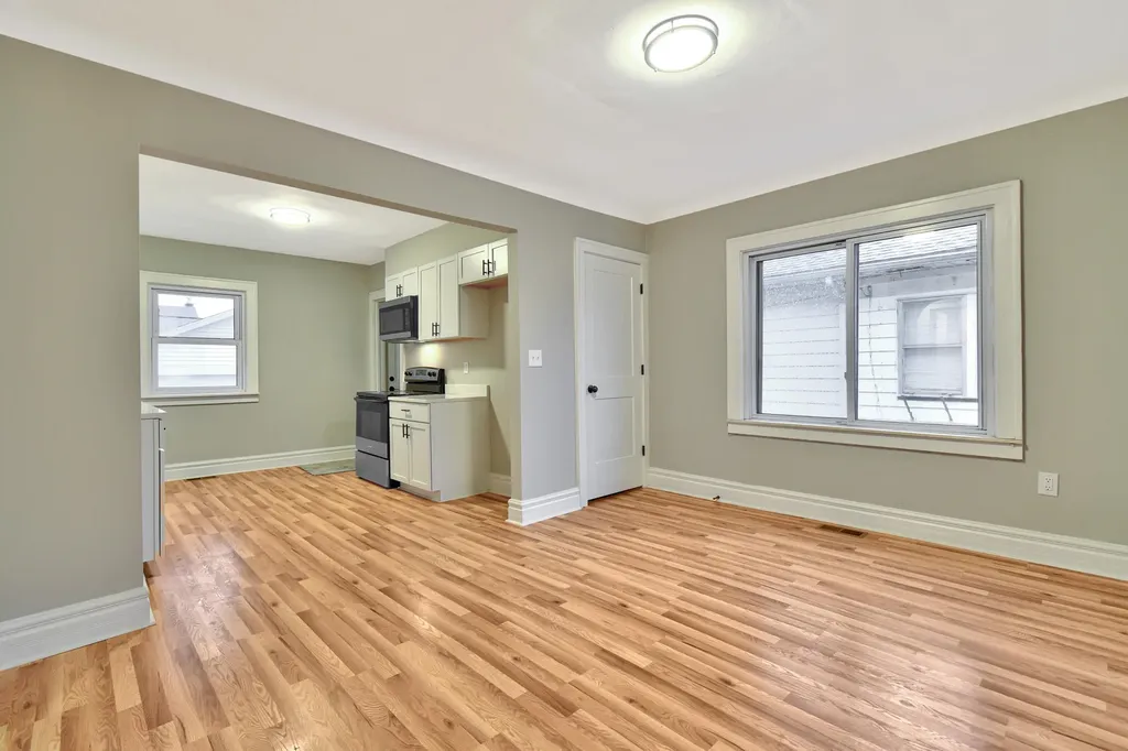 345 E Goulson Avenue Hazel Park City MI 48030