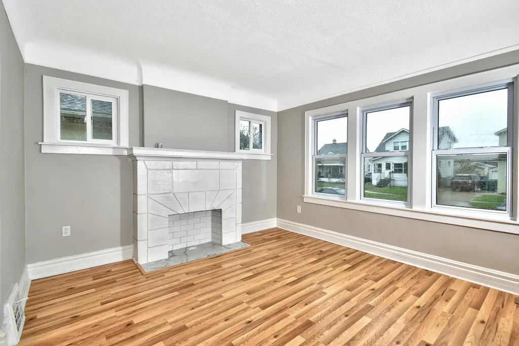345 E Goulson Avenue Hazel Park City MI 48030