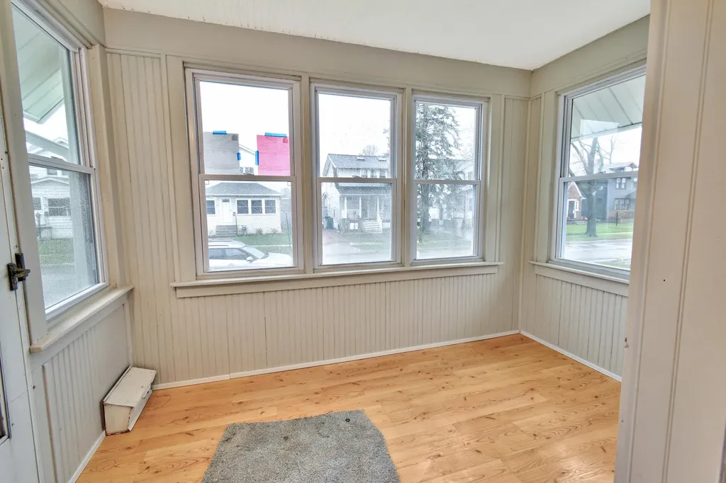 345 E Goulson Avenue Hazel Park City MI 48030