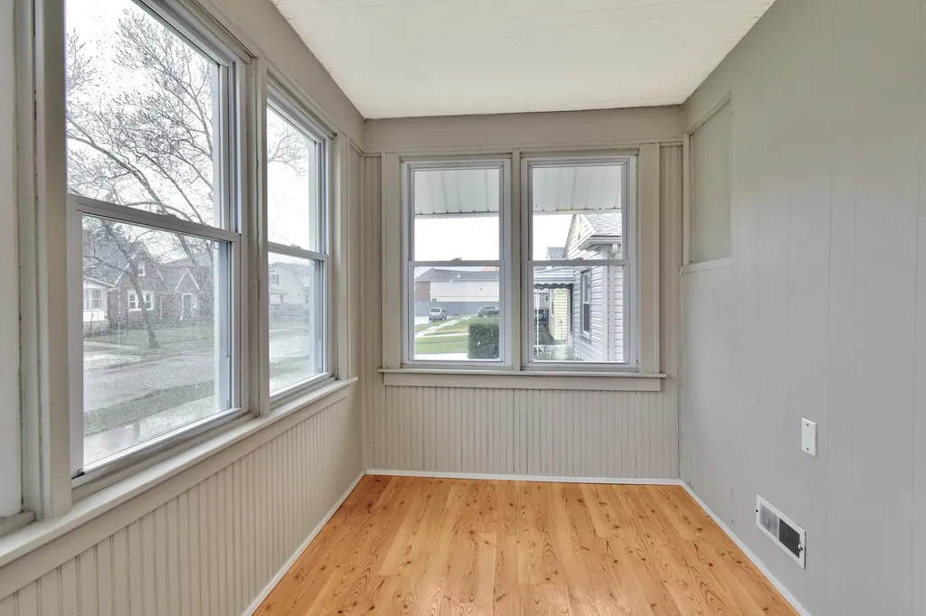 345 E Goulson Avenue Hazel Park City MI 48030