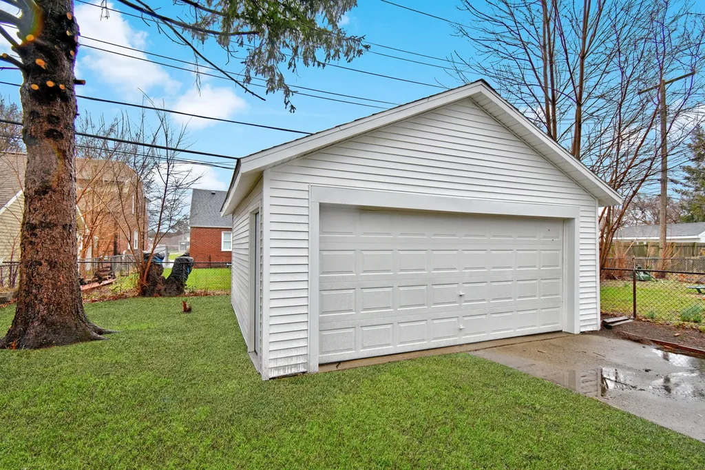 345 E Goulson Avenue Hazel Park City MI 48030