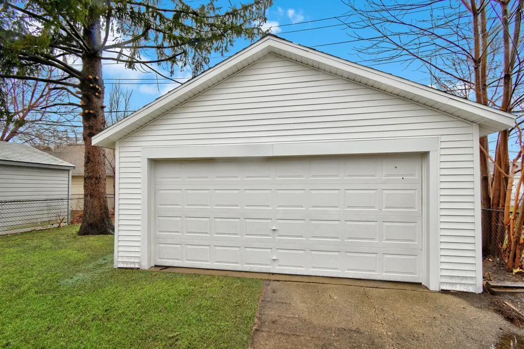 345 E Goulson Avenue Hazel Park City MI 48030