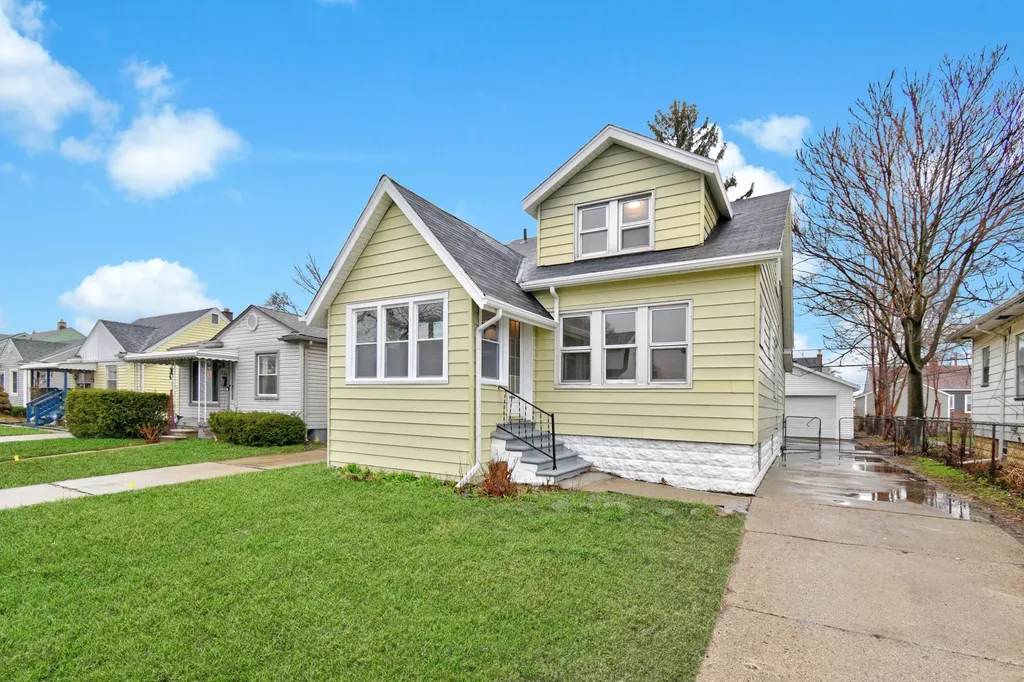 345 E Goulson Avenue Hazel Park City MI 48030